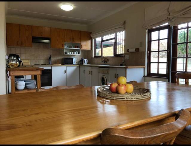 4 BEDROOM HOUSE FOR SALE IN SANDBAAI